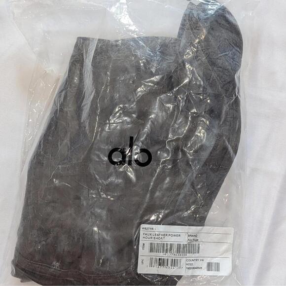 Alo Yoga Faux Leather Power Hour Shorts Size Large Brown NWT - Picture 8 of 8